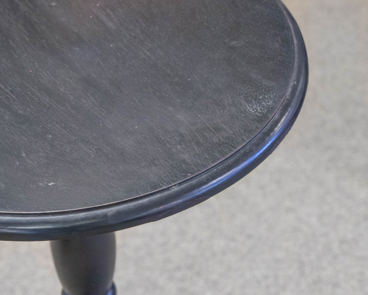 Black Round Pedestal Accent Table W/Traditional Turned Legs