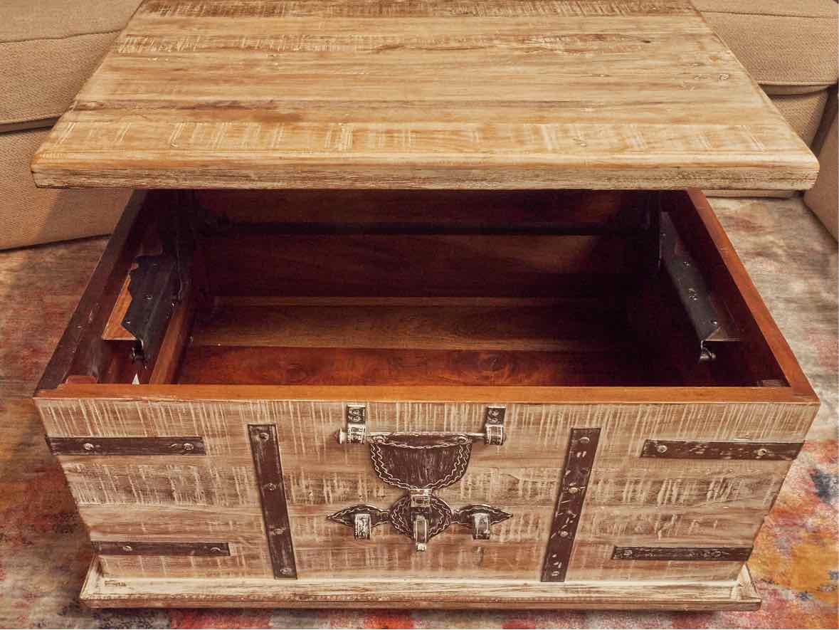 Distressed Rustic White Finish Lift Top Cocktail Table