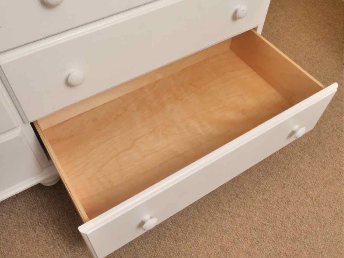 Vermont Tubbs  White Finish 8 Drawer Dresser & Wall Hung Mirror