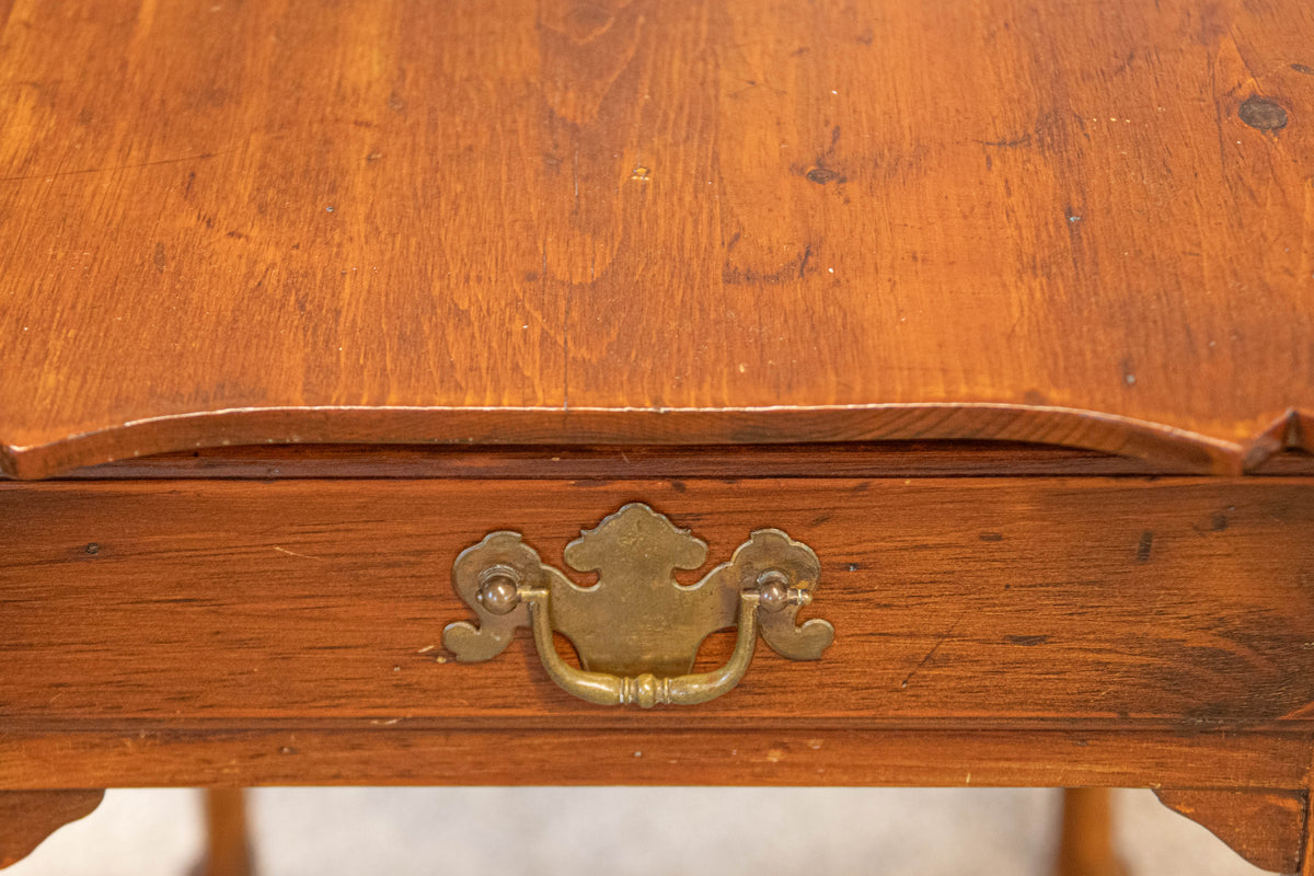 Pine Scalloped Porringer Top Side Table W/Brass Chippendale 1 Drawer Pull