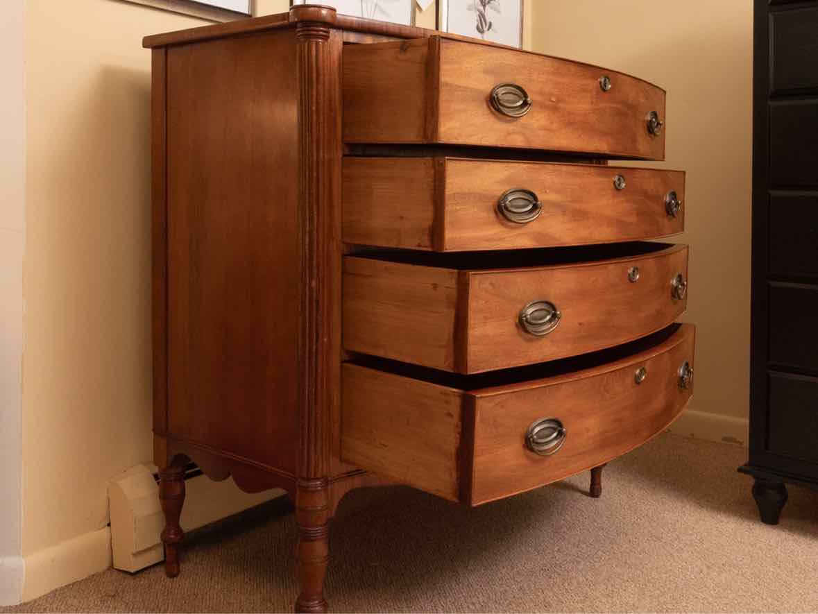 Mahogany Bowfront 4 Drawer Reeded Columns Chest