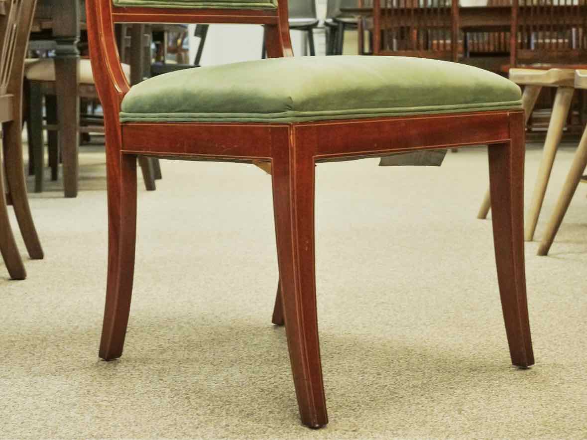 Kindel Mahogany "Kent" Georgian Chippendale Style  Dining Table with 8 Chairs