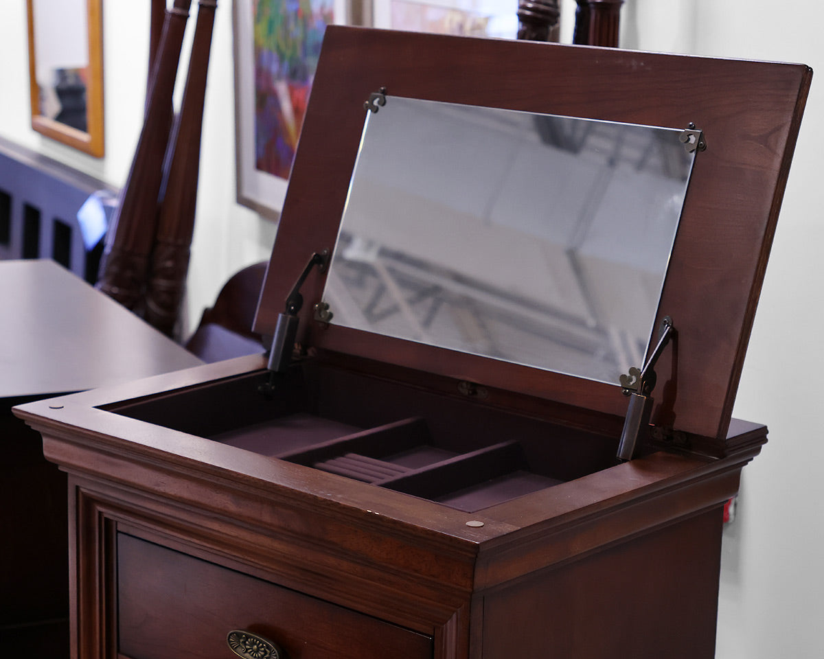 Bassett Lingerie Chest