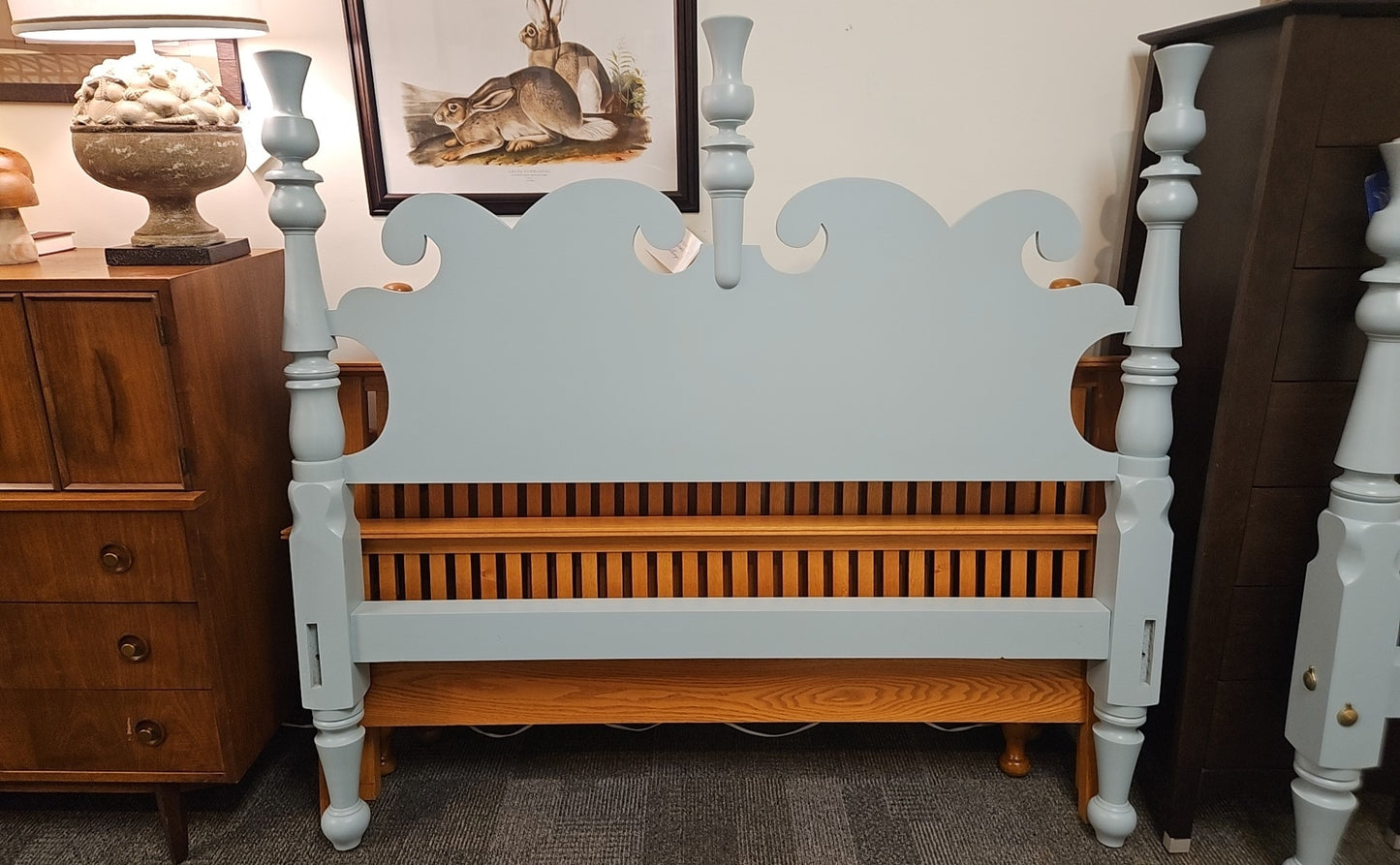 Leonard's Nantucket Thistle Queen Bed