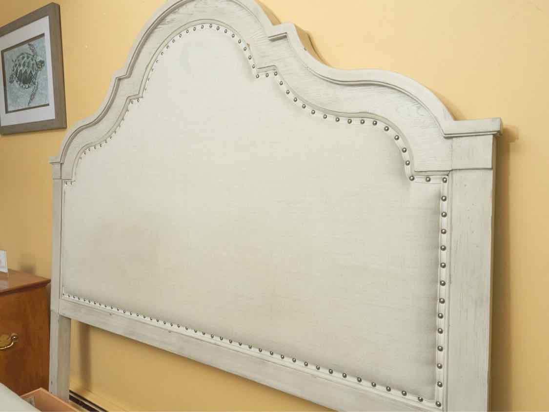Legacy Classic Upholstered Arched White Washed Queen Bed With Bench 2 Drawers
