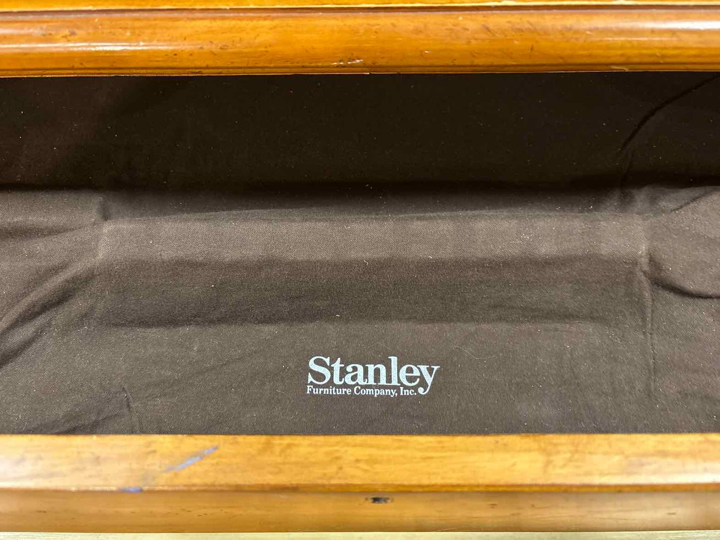 Stanley Pine Server w/ Hutch