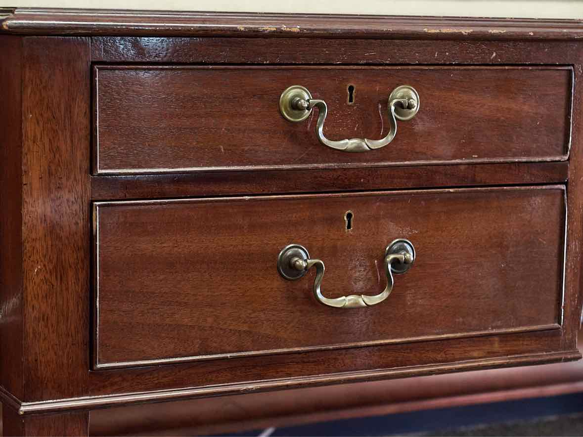 Smith & Watson Mahogany Executive Desk with 4 Drawers