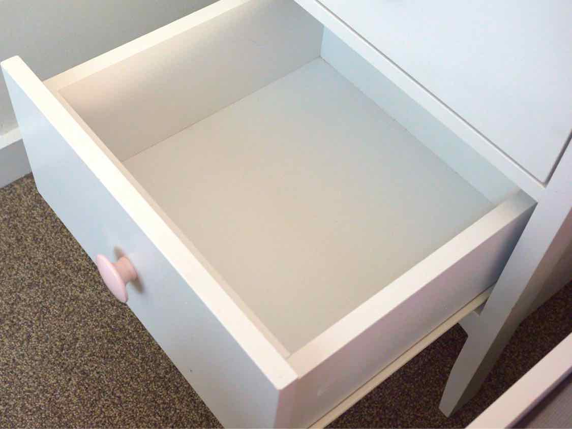 Maine Cottage 'Nellie' Lingerie Chest in White W/ Pink Knobs