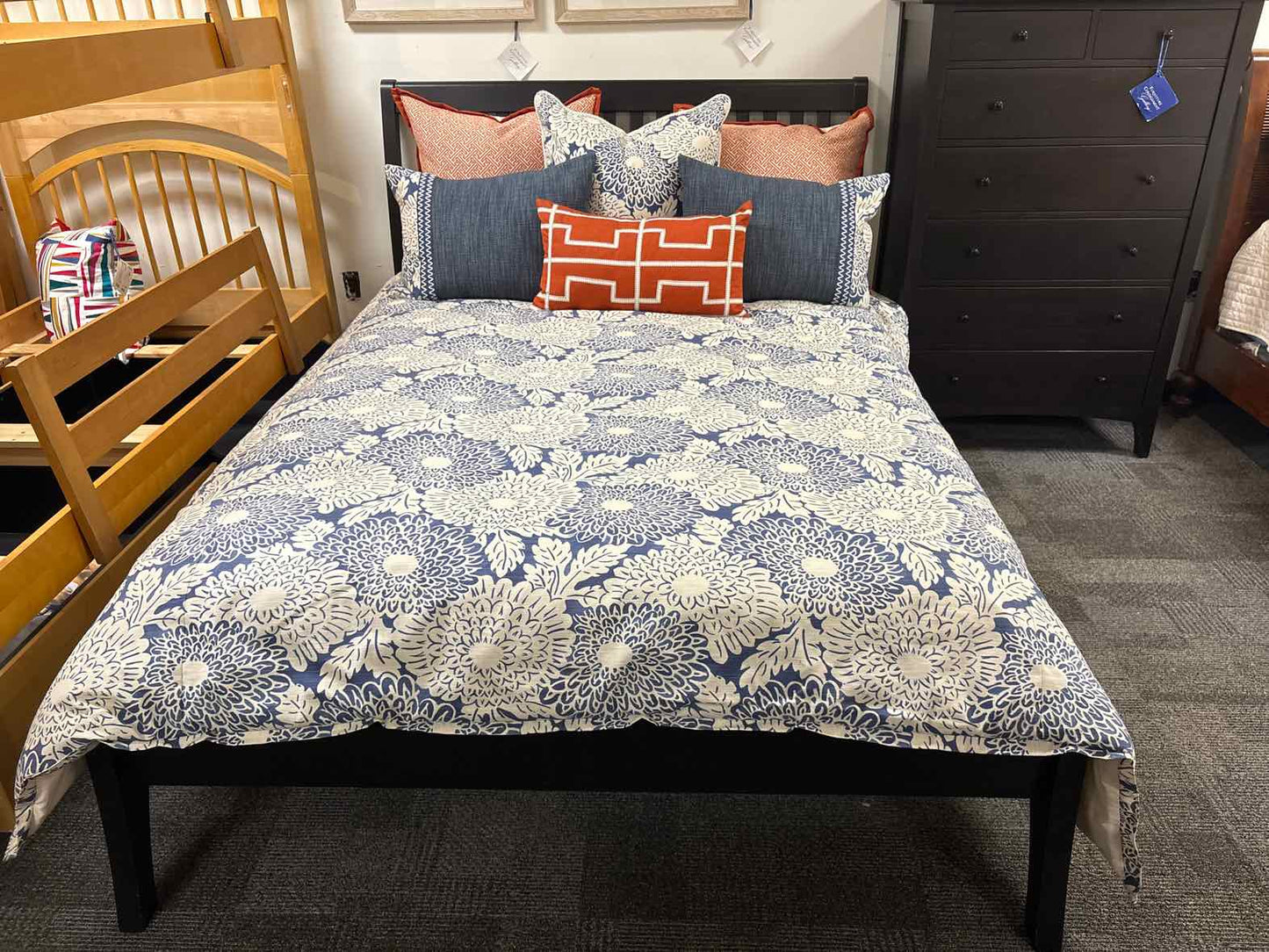 Circle Furniture Queen Bed in Espresso