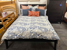 Circle Furniture Queen Bed in Espresso