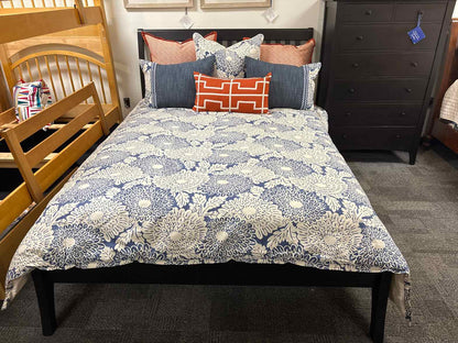 Circle Furniture Queen Bed in Espresso