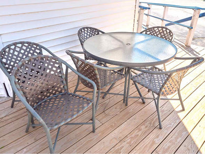 Brown Jordan Round 48"Round Table  & 6 ChairOutdoor Dining Set