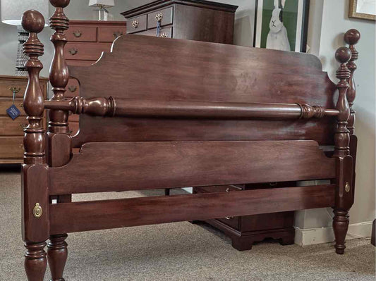 Henkel Harris Queen Cannonball Bed in Mahogany