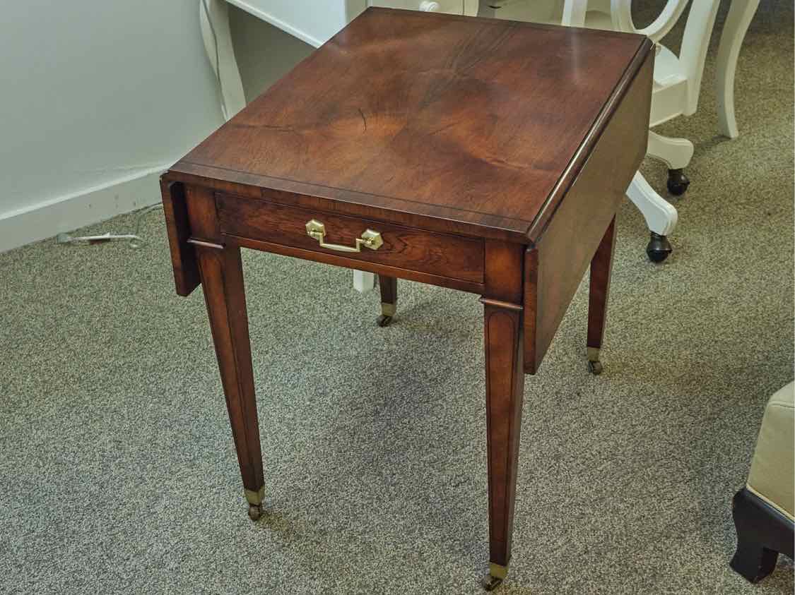 Old Colony Mahogany Drop Leaf Side Table