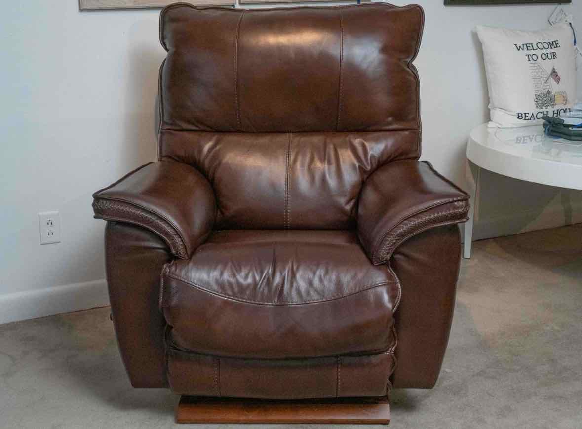 La-Z-Boy 'Astor' Chestnut Leather Distinctive Accent Stiching Wall Hug Recliner