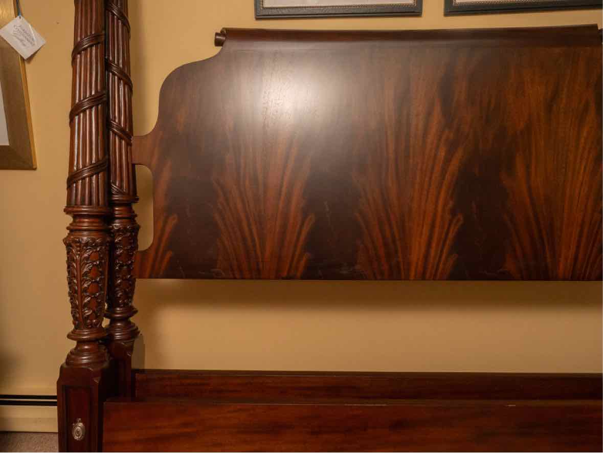 Ethan Allen Mahogany 'Laurel' Queen 4 Post Bed