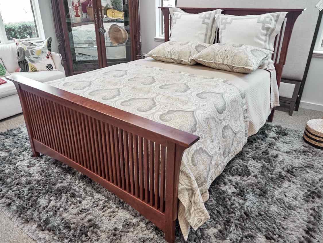 Stickley Queen Mission Cherry Spindle Bed in Bristol Finish