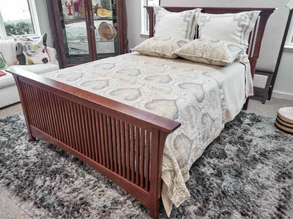Stickley Queen Mission Cherry Spindle Bed in Bristol Finish