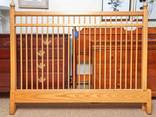 Vermont Tubbs Oak Dowel Queen Bed Includes Siderails & Slat Roll