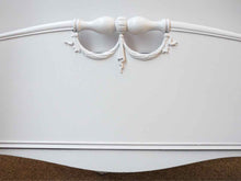 Full Size Rosette Carved Bed