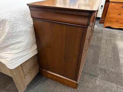 8-Drawer Vintage Dresser