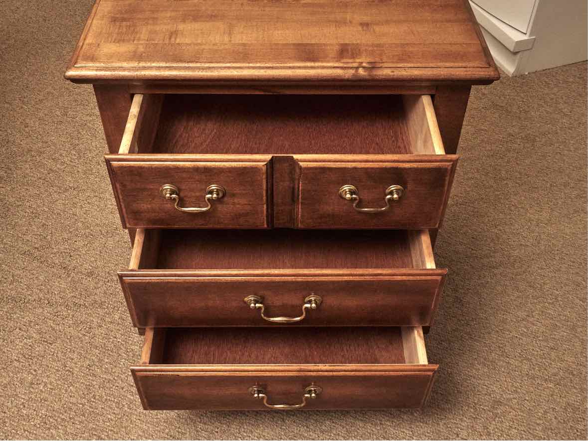 Moosehead Maple 3 Drawer Nightstand in Early American Finish