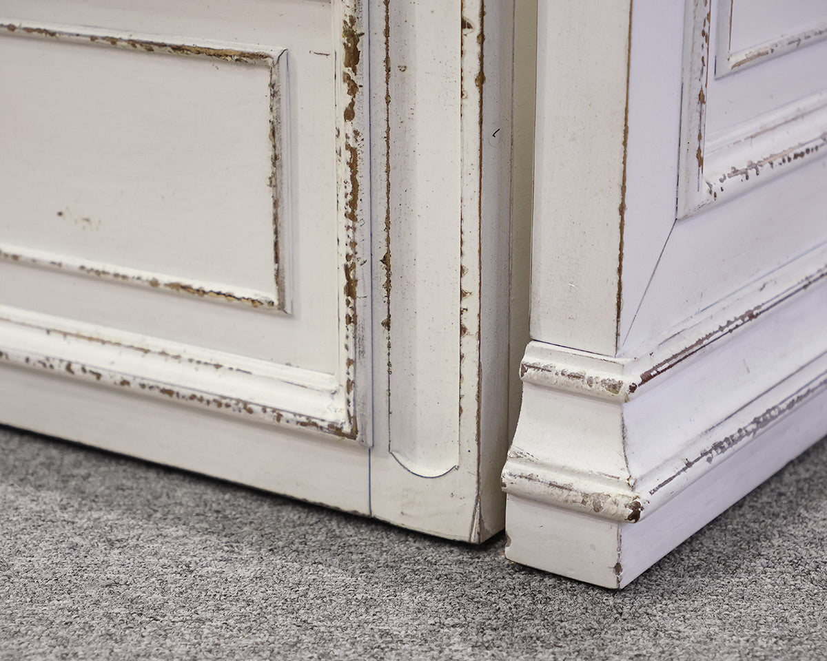 White Weathered Daybed With Roll Away Storage