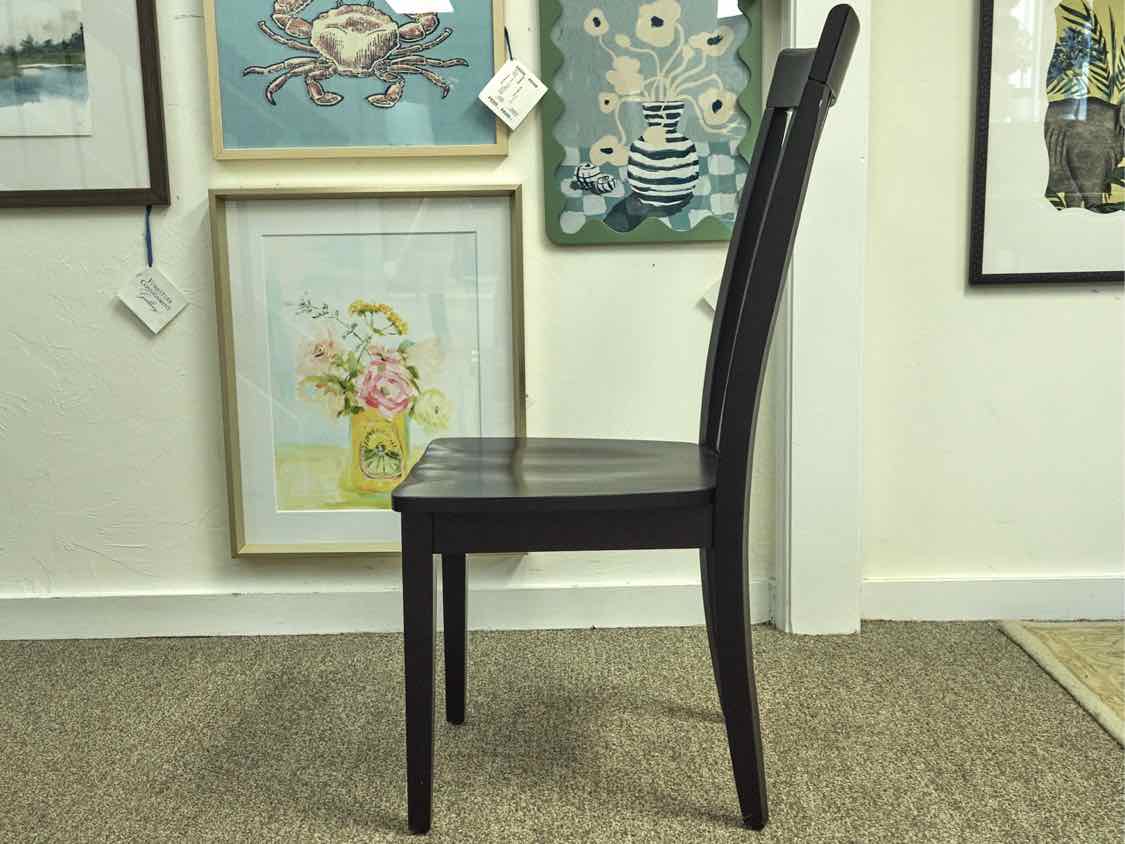 Round Dining Table with Butterfly Leat & Set of 4 Black Chairs