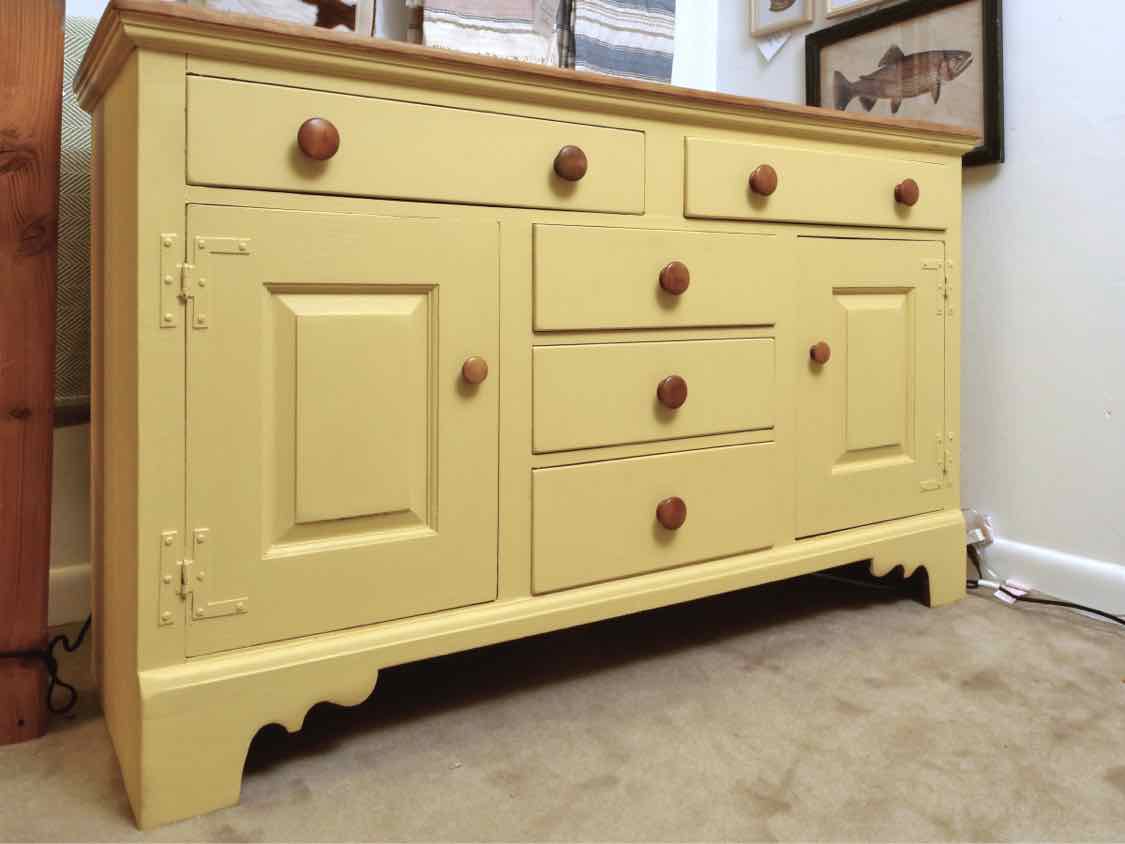 Cushman Colonial Maple Top 'Sunflower Yellow' Finish 5 Drawer 2 Door  Sideboard