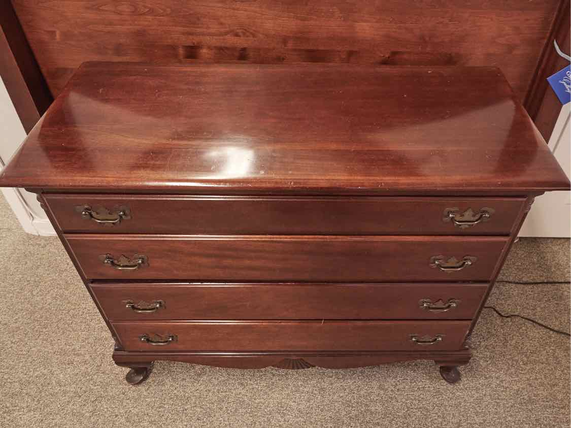Mahogany 4 Drawer Dresser Queen  Anne Style w/Brass Pulls in Rich Finish