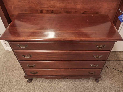 Mahogany 4 Drawer Dresser Queen  Anne Style w/Brass Pulls in Rich Finish