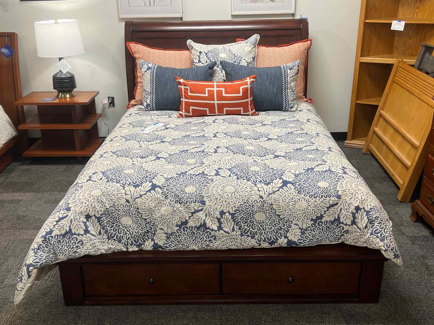 Aspen Home 'Cambridge' Queen Sleigh Storage Bed