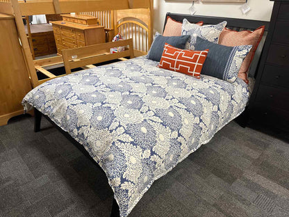 Circle Furniture Queen Bed in Espresso