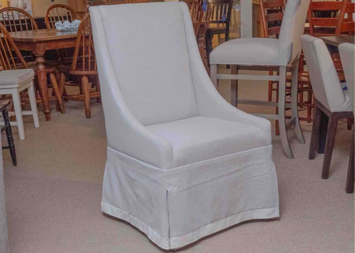 Set of 6 Universal Furniture Dining Chairs with Linen Upholstery
