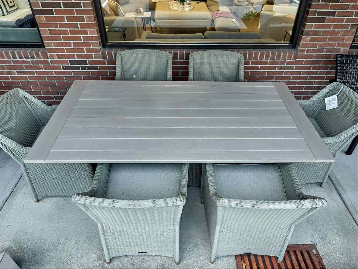 Richard Frinier Brown Jordan Taupe 'South Hampton' Table with 6 Wicker Chairs