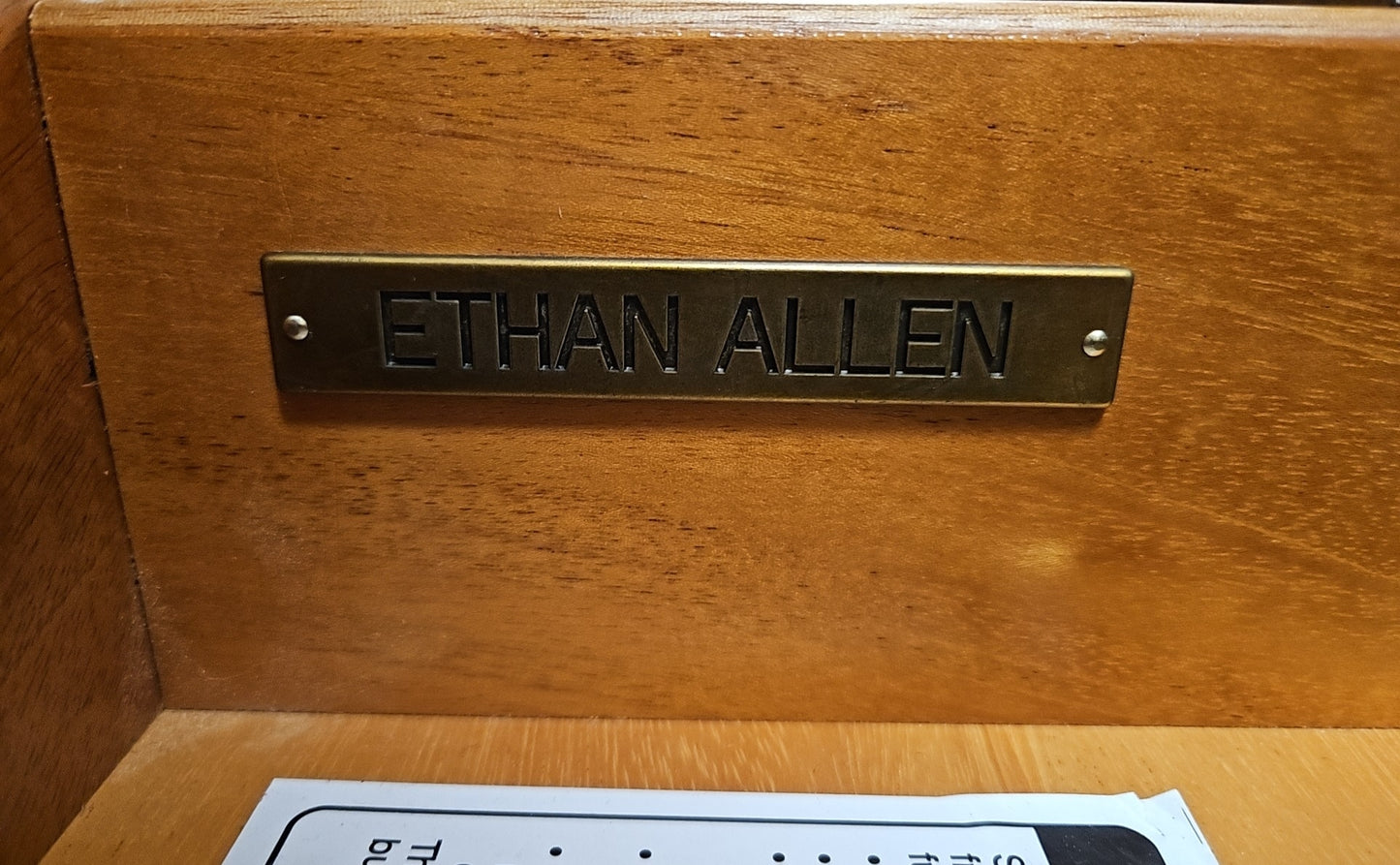 Ethan Allen Pair of 'Melville' Nightstands