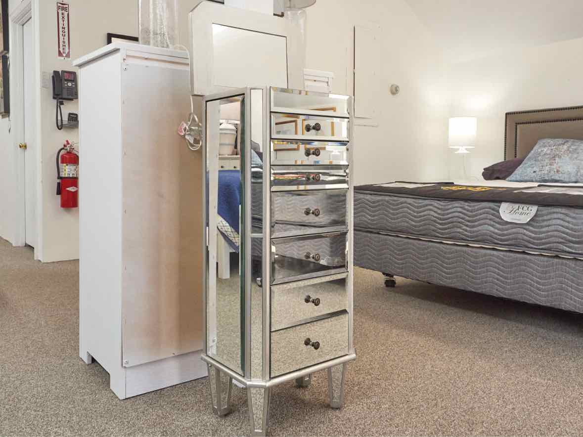 Mirrored Lift Top Jewlery Chest