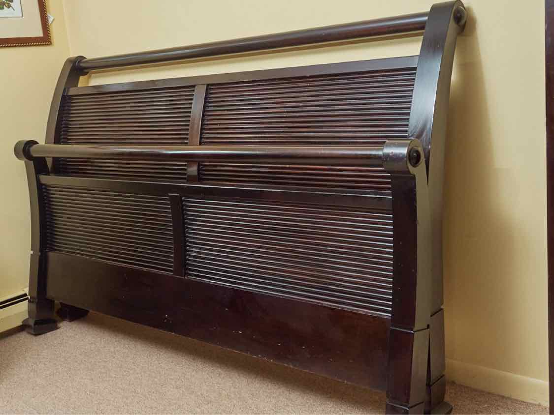 Ligna Espresso Finish  King Sleigh Bed Includres Siderails/Slat Roll.