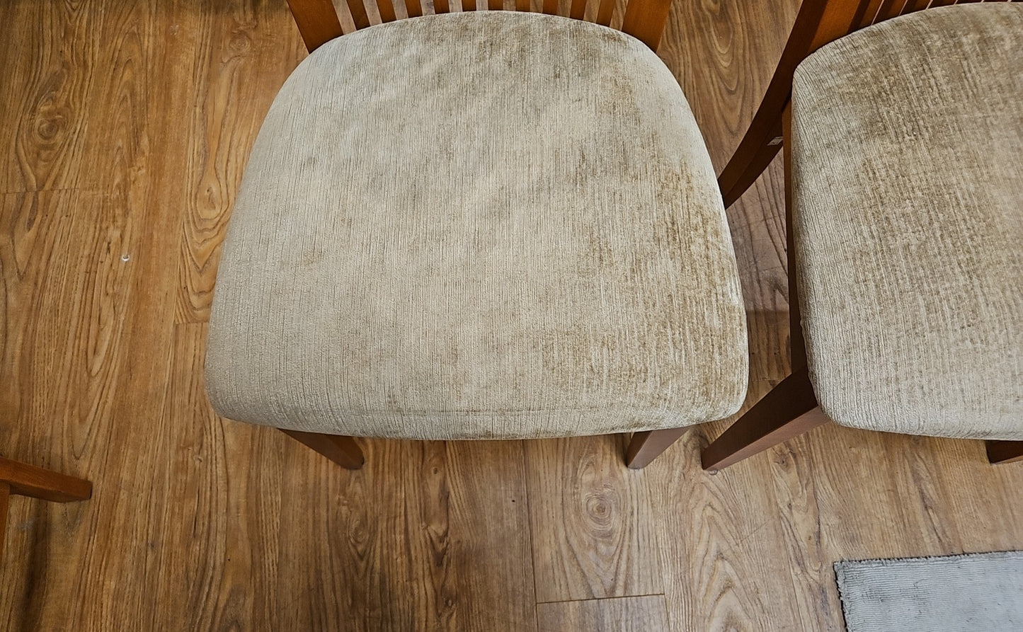 Saloom Set of 6 Cherry Dining Chairs