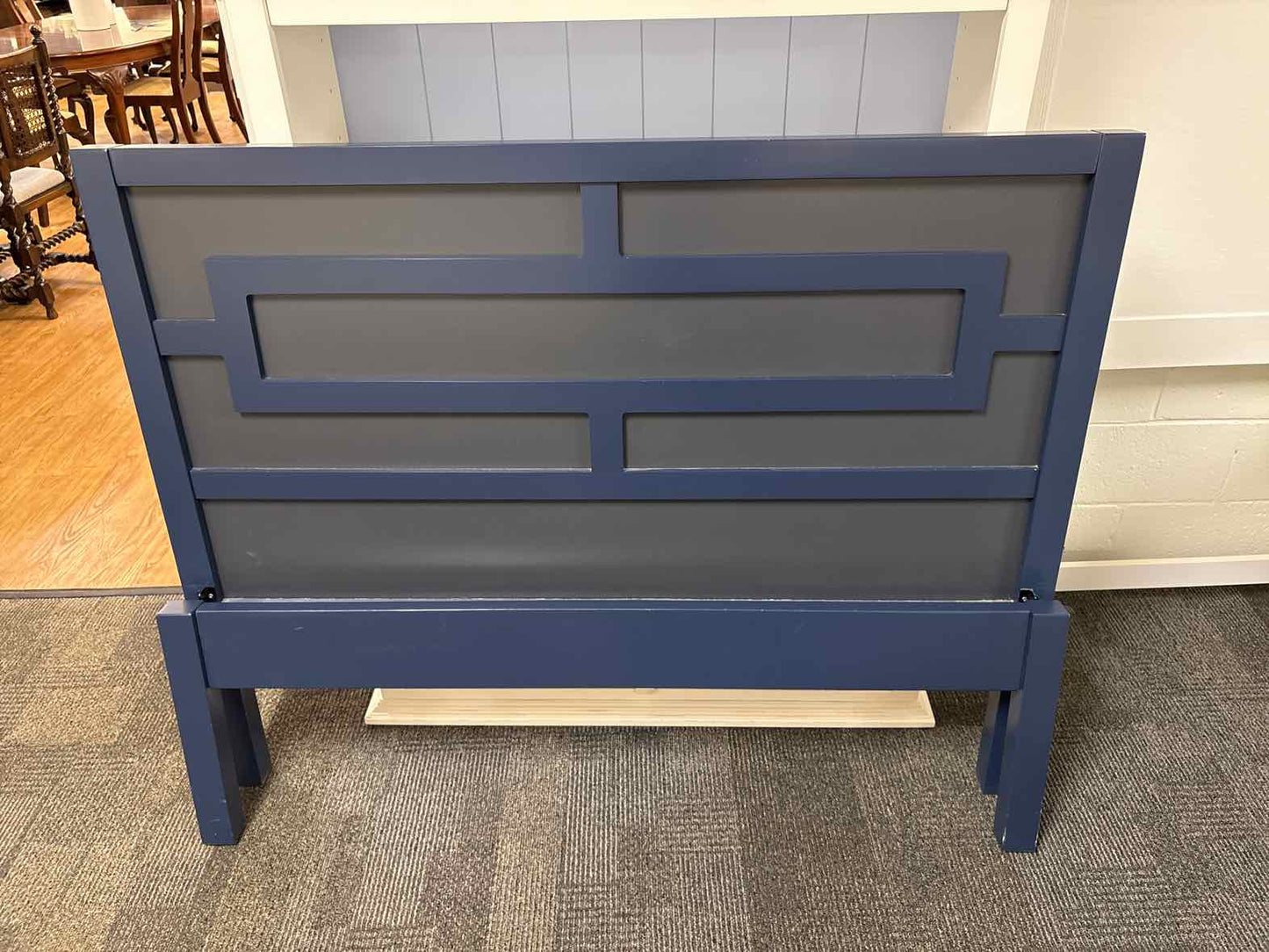 Newport Cottages 'Max' Full Bed in Dark Blue