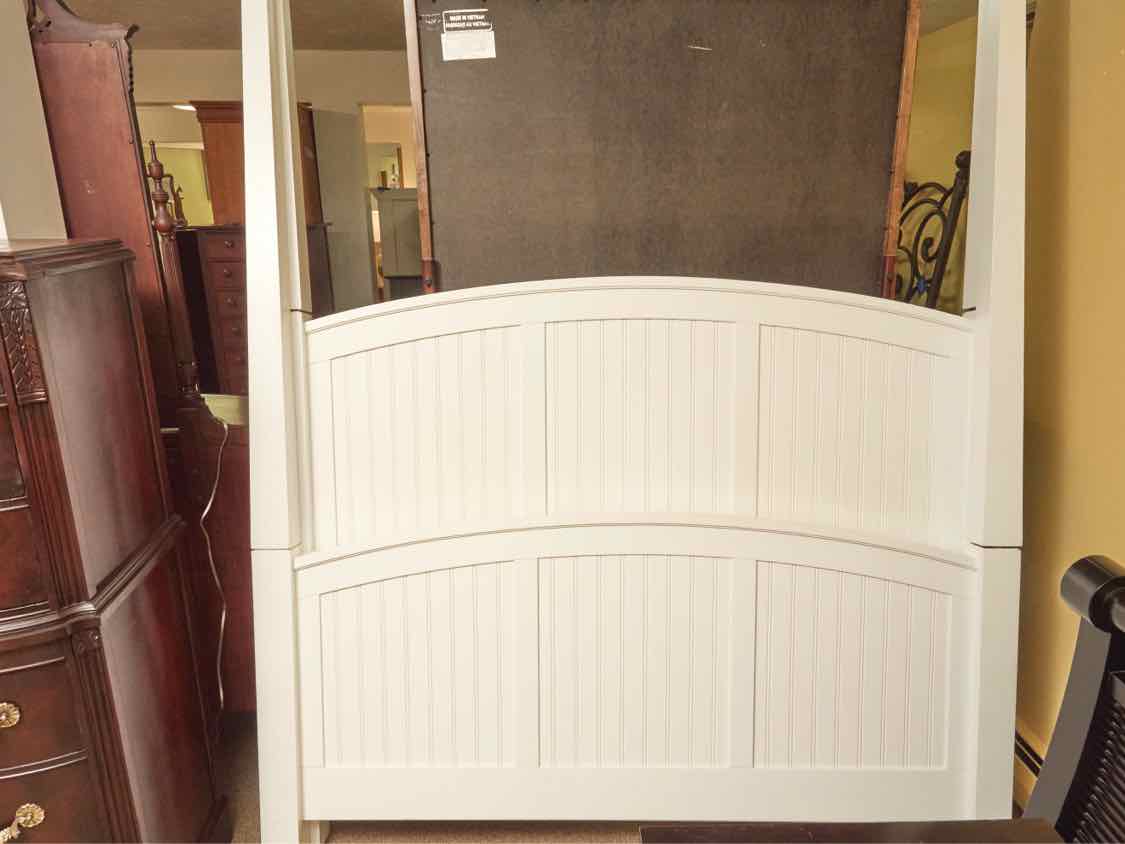 Vermont Tubbs White 4 Post Queen Bed Beadboard Accents