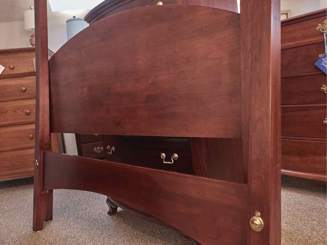 Kincaid Cherry Shaker Pencil Post Queen Bed