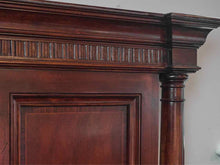 Thomasville Mahogany Finish  Queen Bed with Column Sides