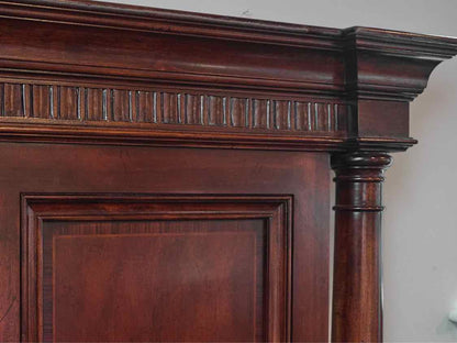 Thomasville Mahogany Finish  Queen Bed with Column Sides