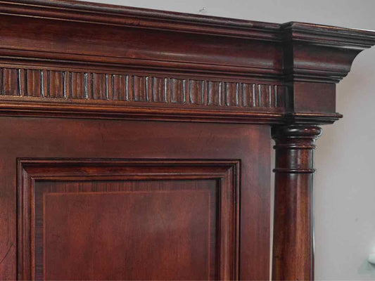 Thomasville Mahogany Finish  Queen Bed with Column Sides