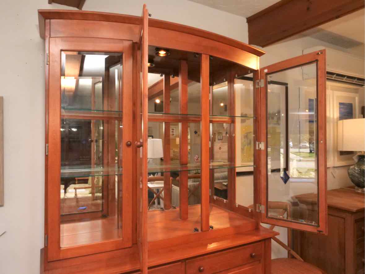 Thomasville Maple 3 Glass Doors 2 Drawers & 3 Lower Doors  Hutch