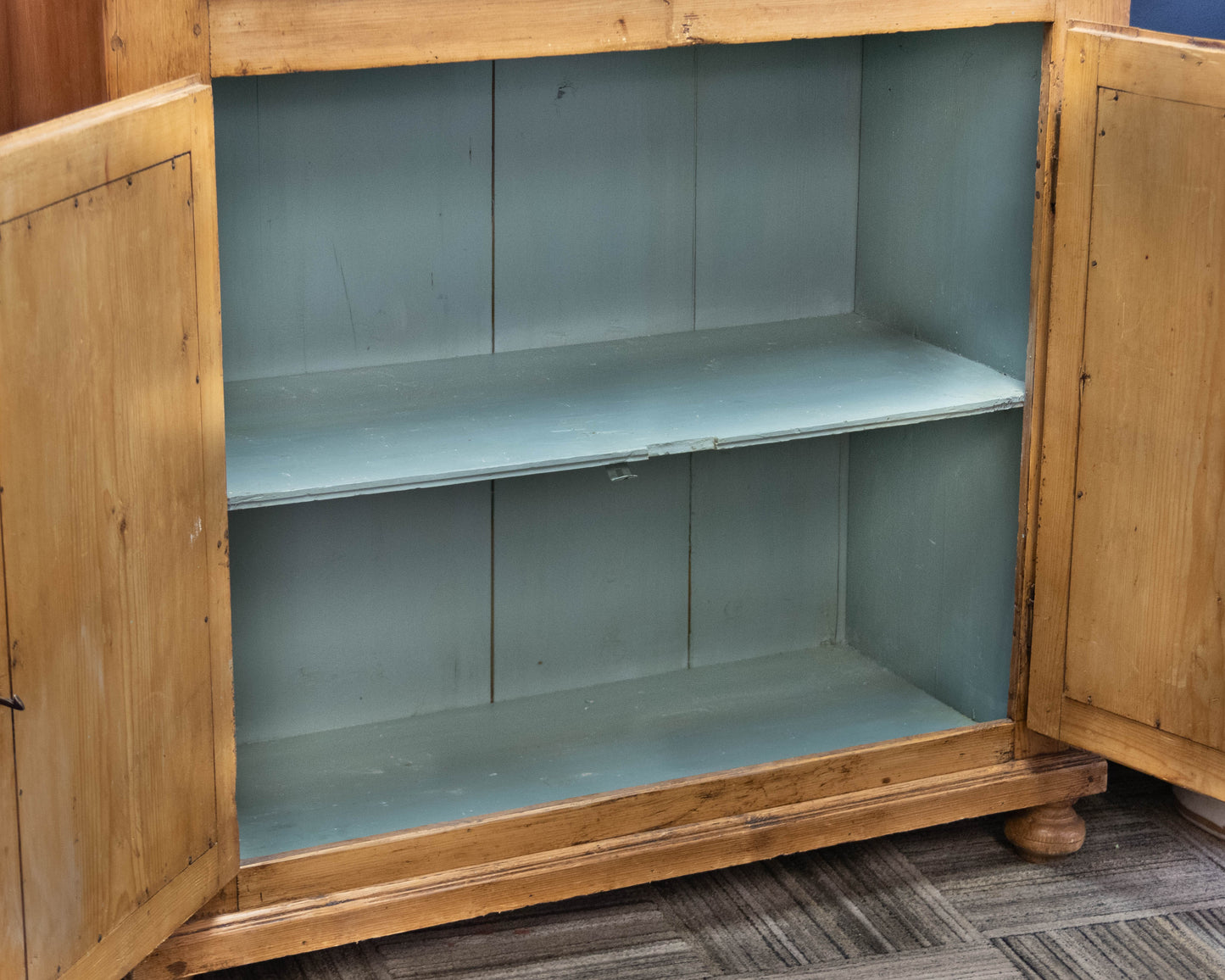 Scrubbed Pine Cabinet with Glass Door Hutch