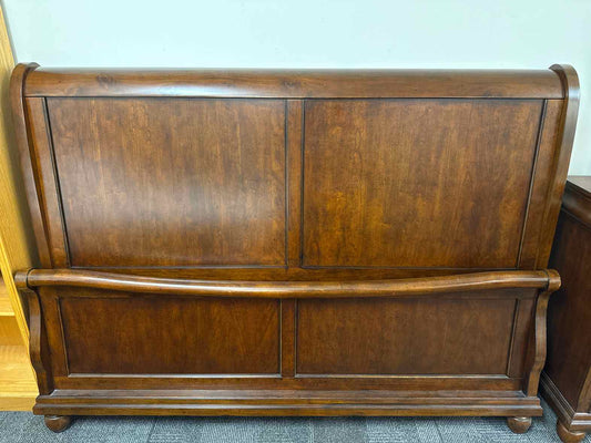 Liberty Furniture 'Rustic Traditions' King Sleigh Bed