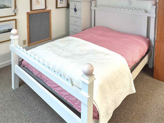 Maine Cottage Queen 'Lizzie' Bed in White & Pink