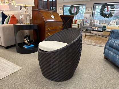 Outdoor Accent Chair in Resin Coated Wicker with Round Cushion